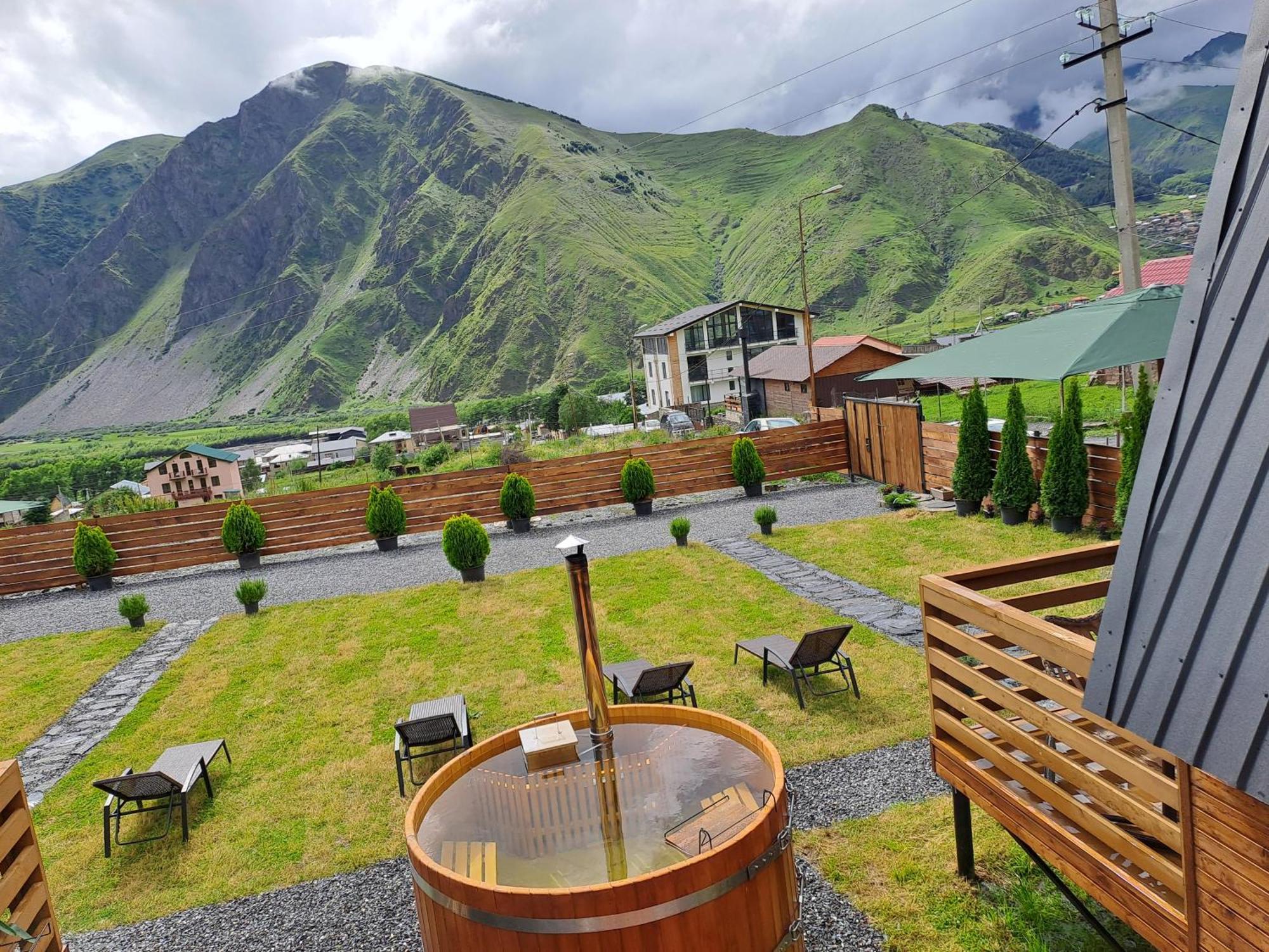Kazbegi Spa Resort Cottages Esterno foto