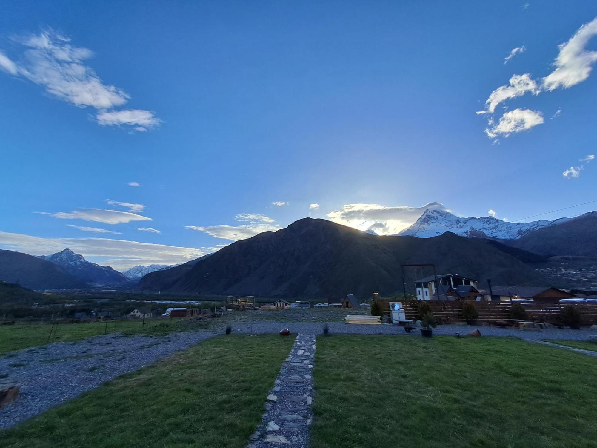 Kazbegi Spa Resort Cottages Esterno foto